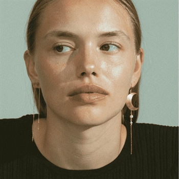 Jane Kønig - Half Moon Chain Stud